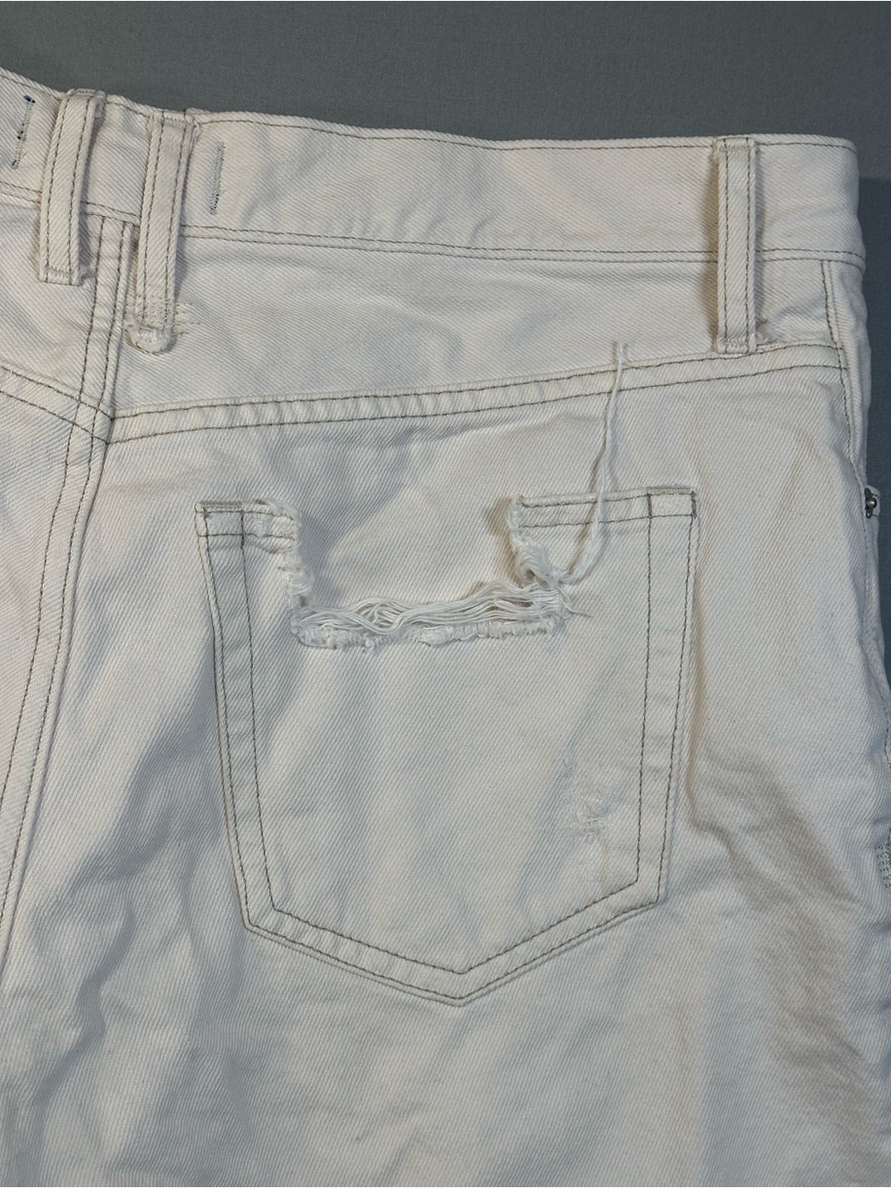 We The Free by Free People Makai Cutoff Shorts, Distressed Off White - 29 - Picture 9 of 13